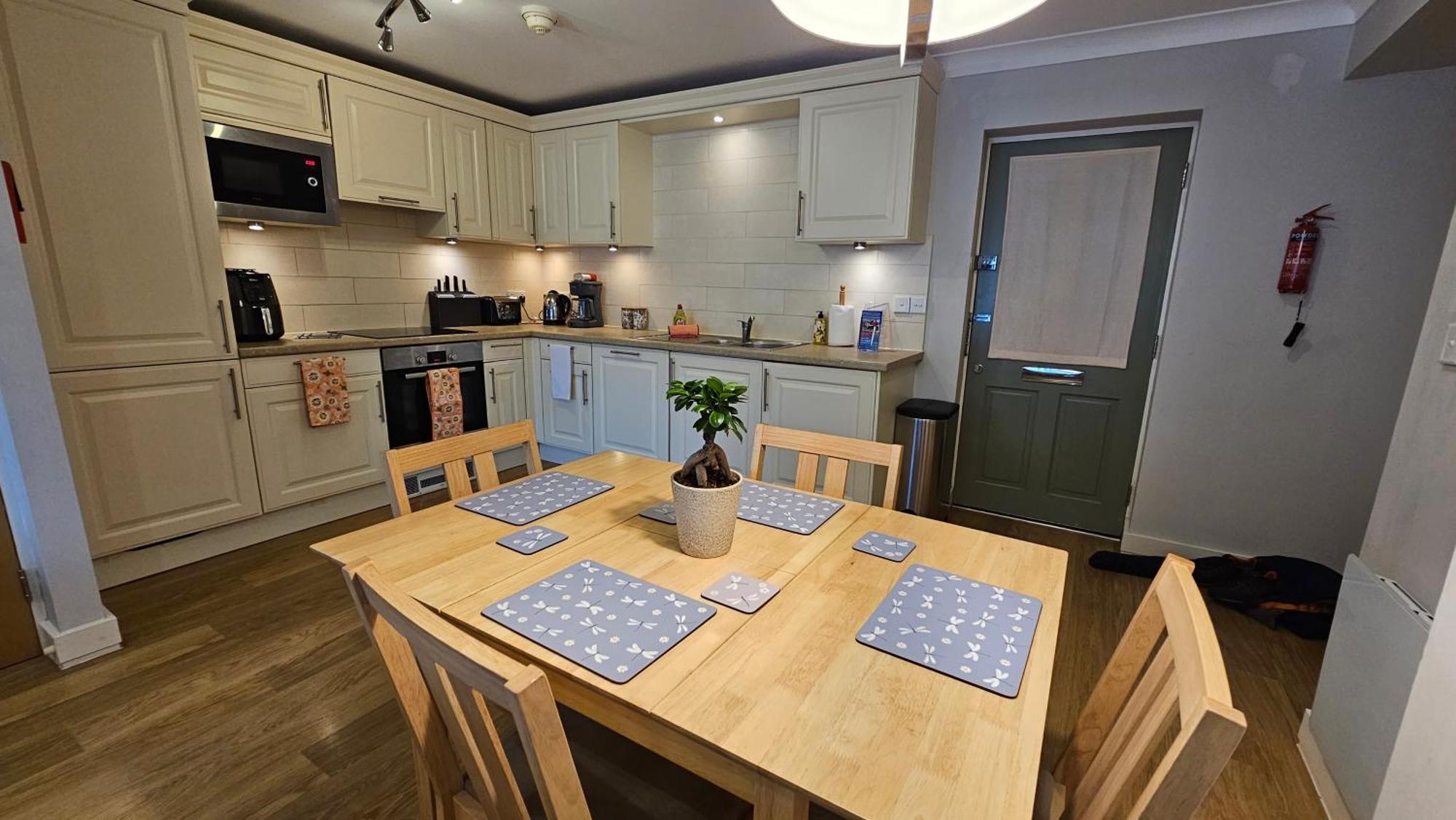 Castle Pond House Apartment Pembroke