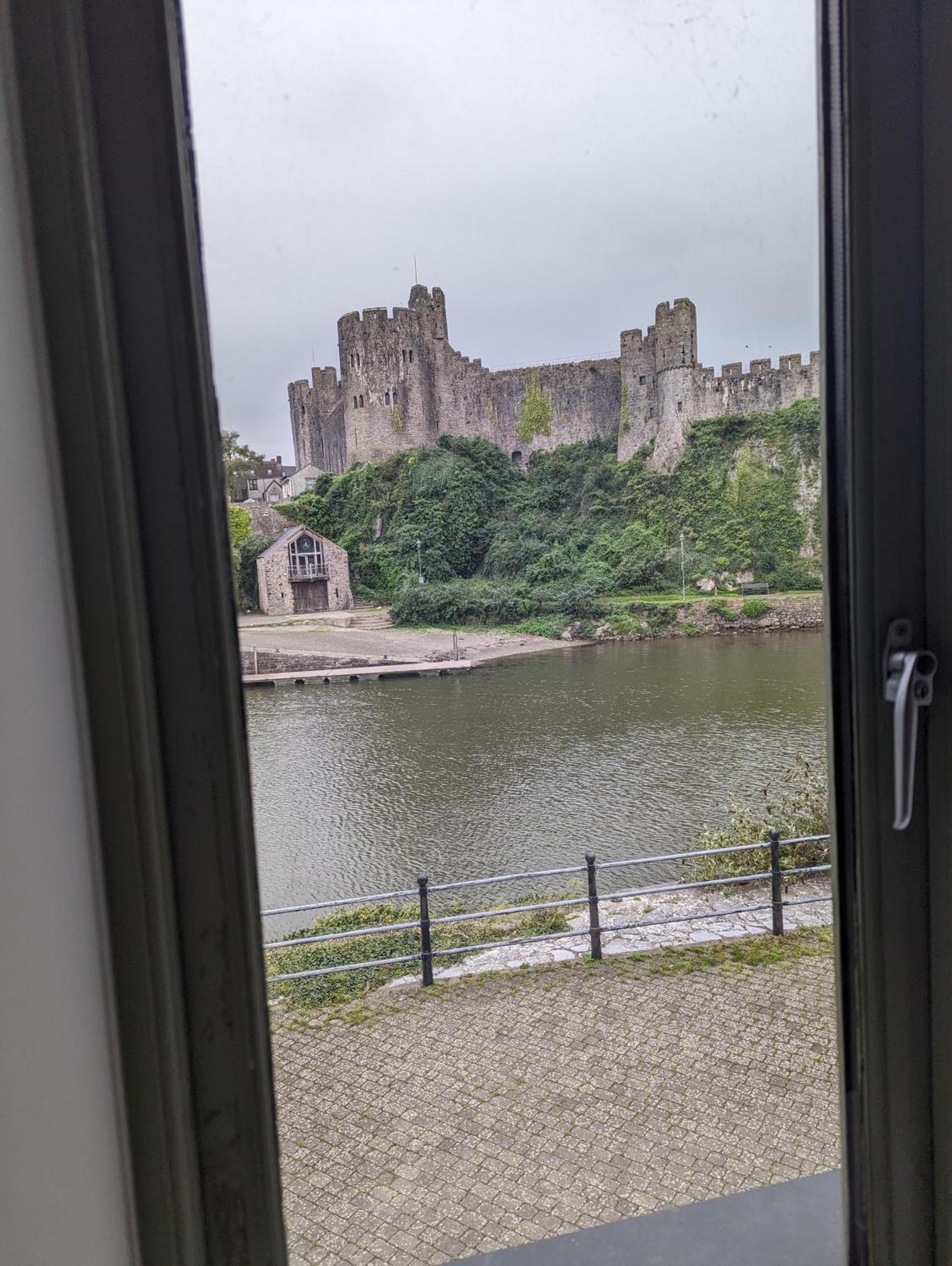 Castle Pond House * Pembroke