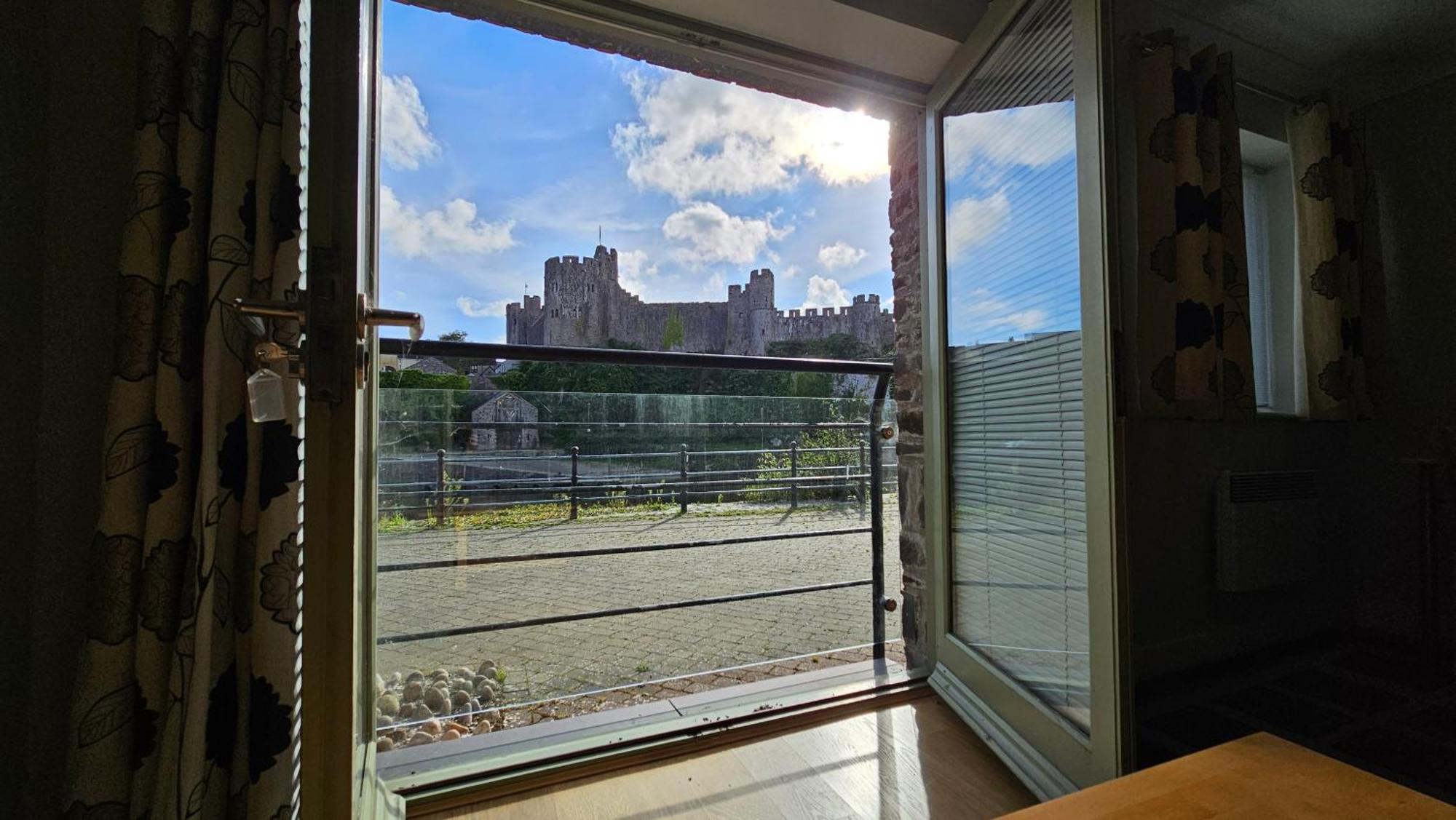 Castle Pond House * Пембрук